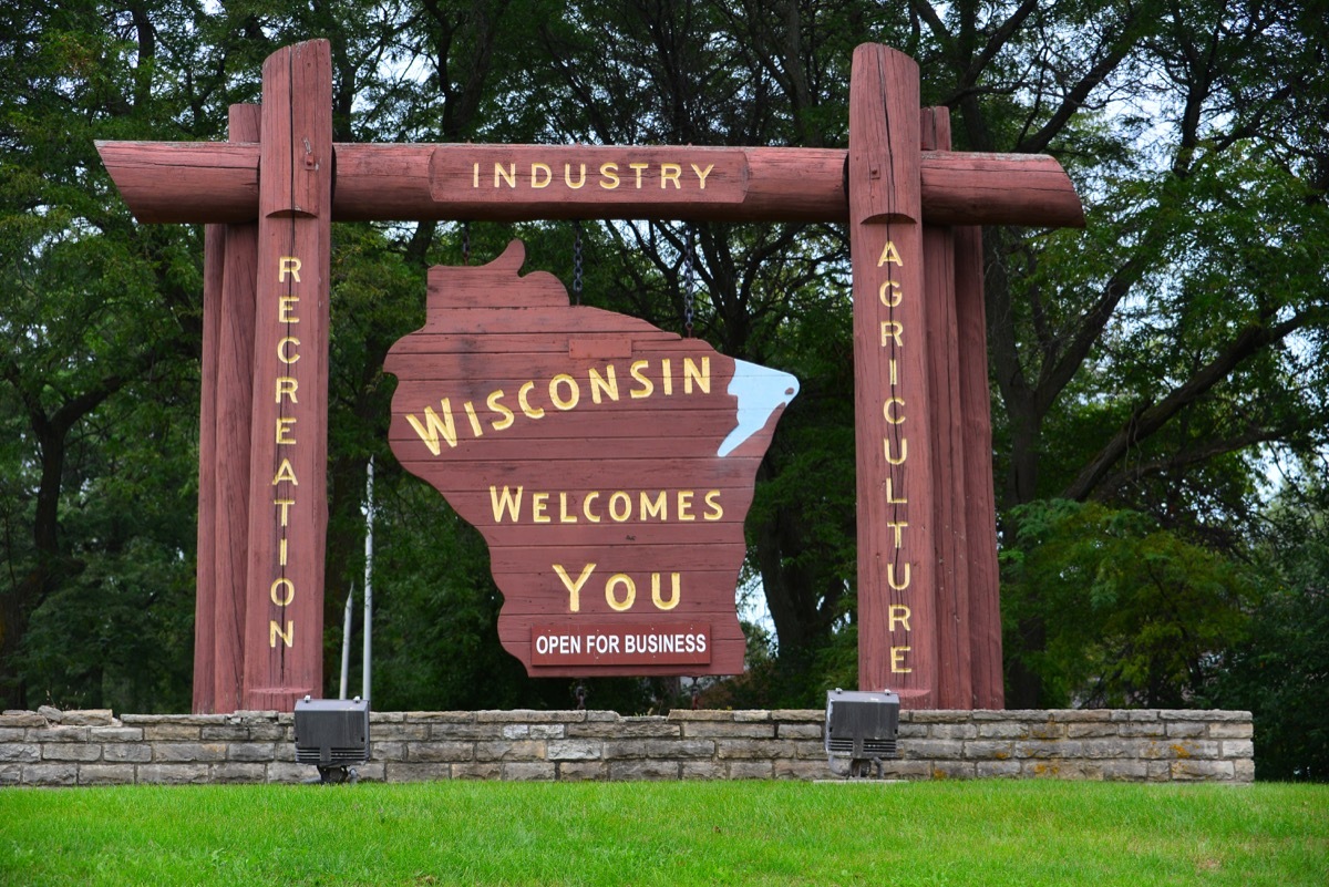 Wisconsin state welcome sign