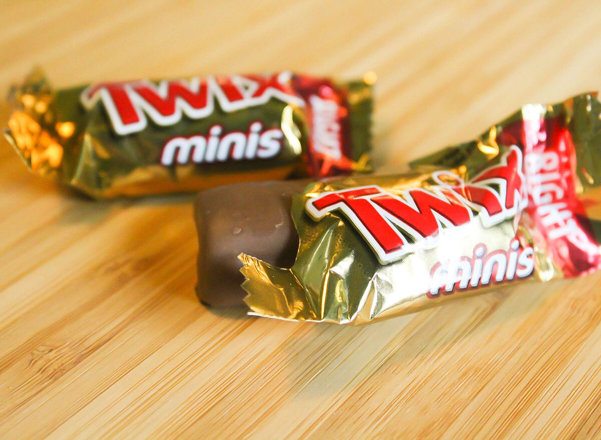 twix halloween candy 100 calories