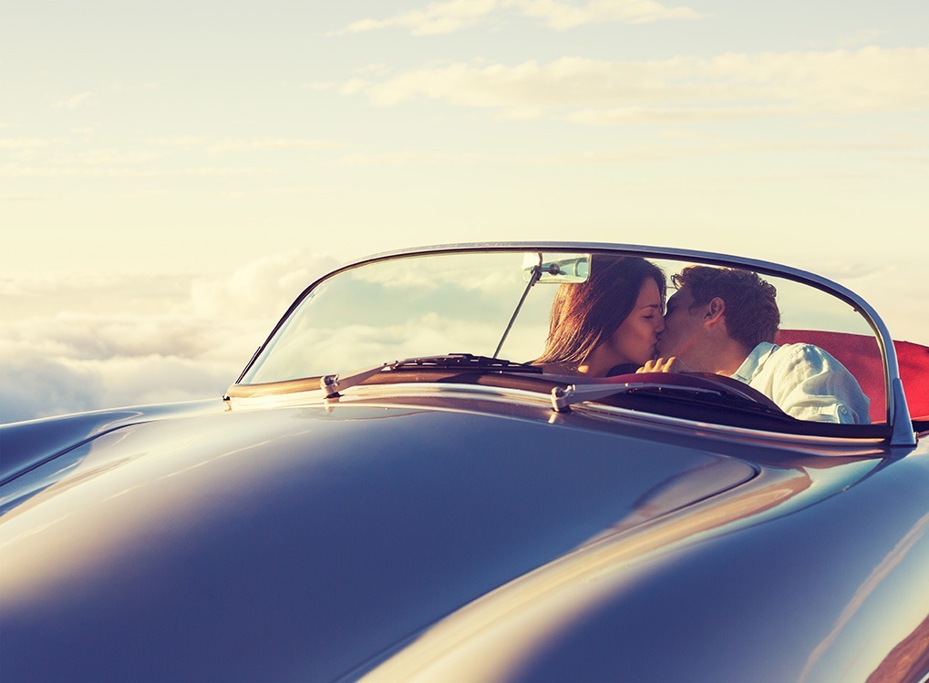 couple fooling around in car Best Date Ideas