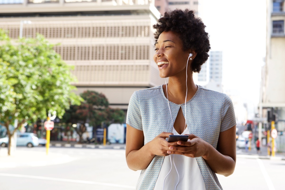 walking with headphones, annoying things people do