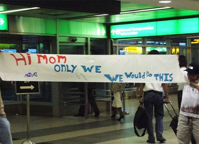 Funny Creative Airport Greeting Signs That Impossible to Miss [85 pics]