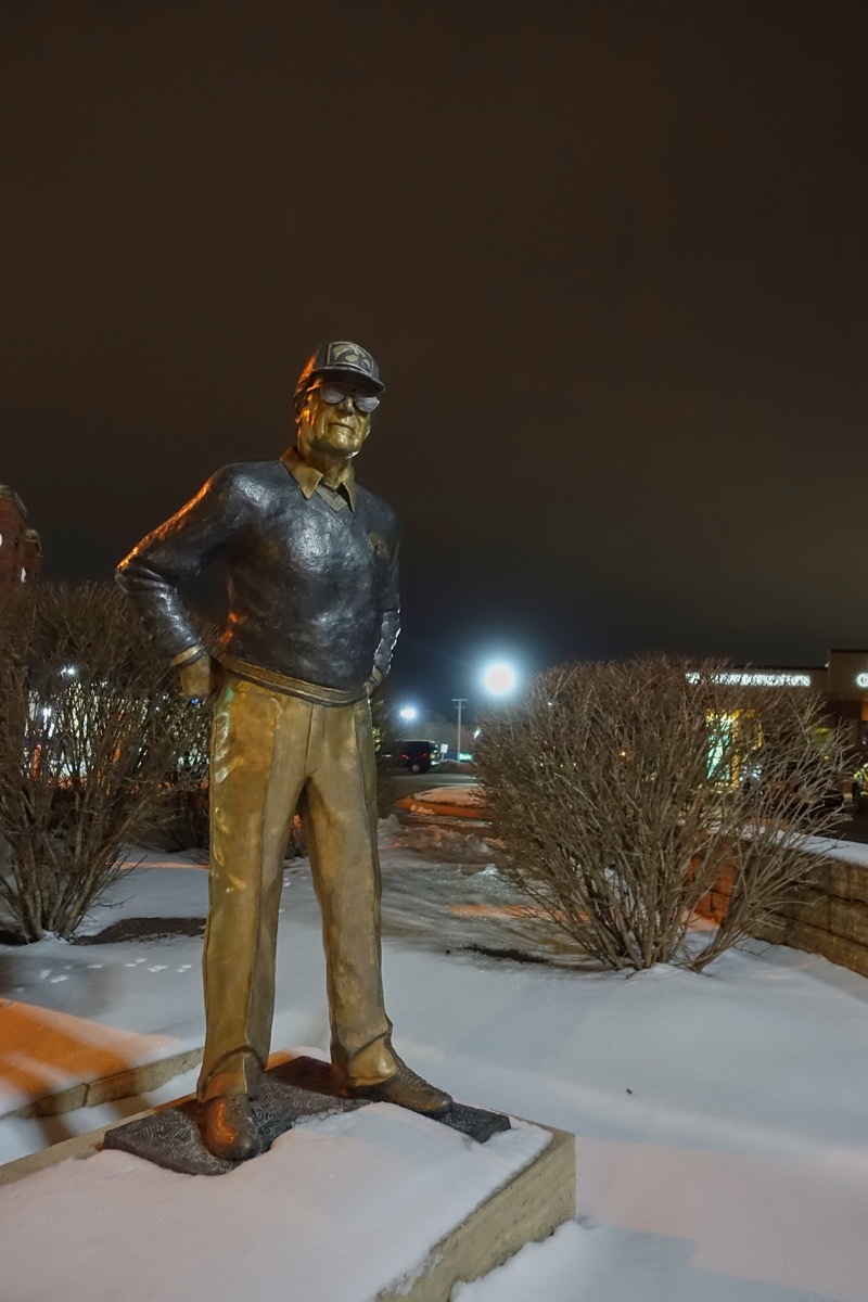 hayden fry statue in iowa famous state statues