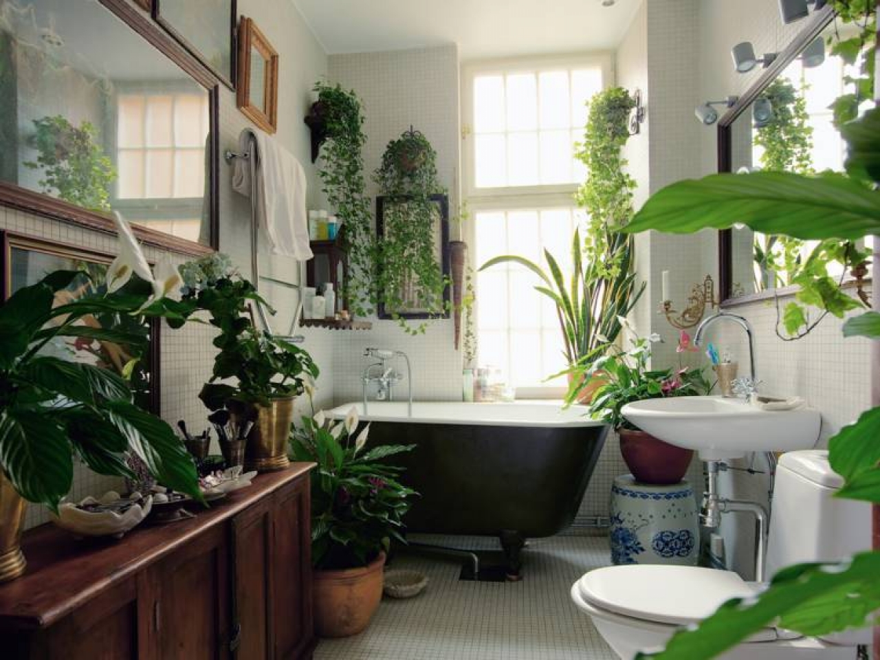 Eye-Catching-Tropical-Bathroom-Ideas-10