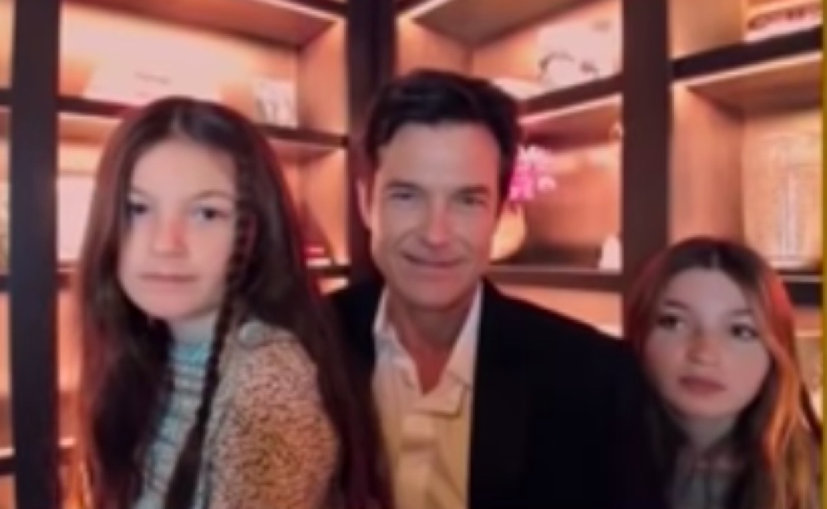 Jason Bateman with his daughters during the Golden Globes