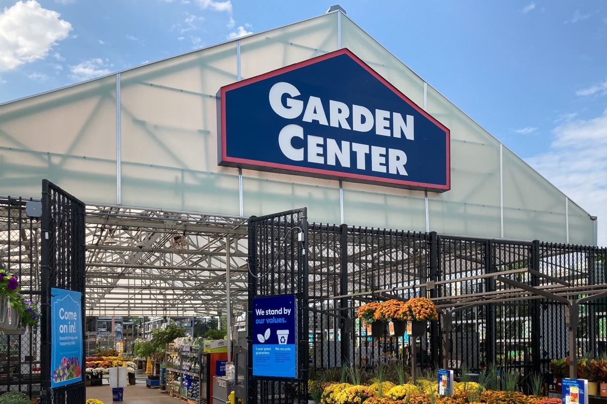 lowe's garden center