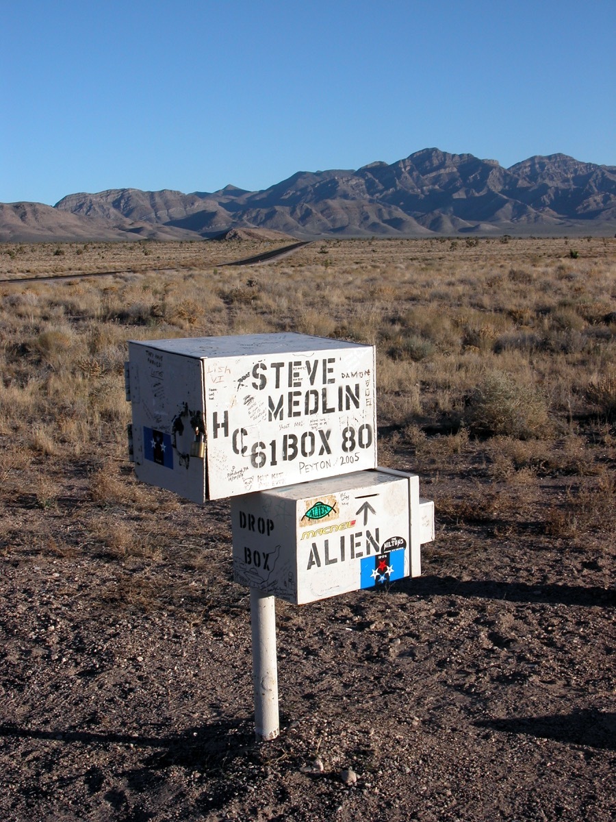 alien mailbox in nevada, weird state landmarks