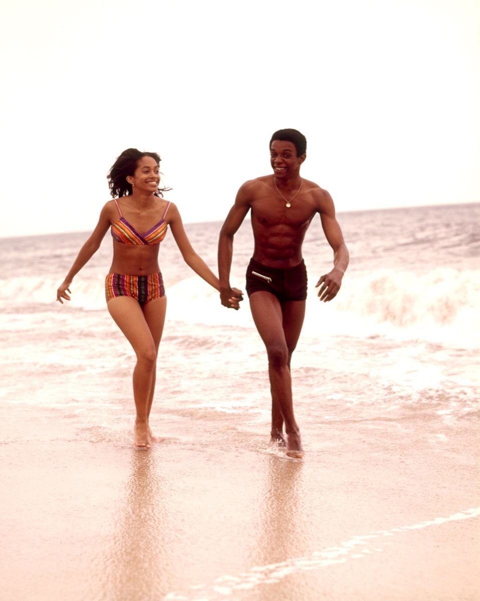 couple walking on beach cool grandparent photos