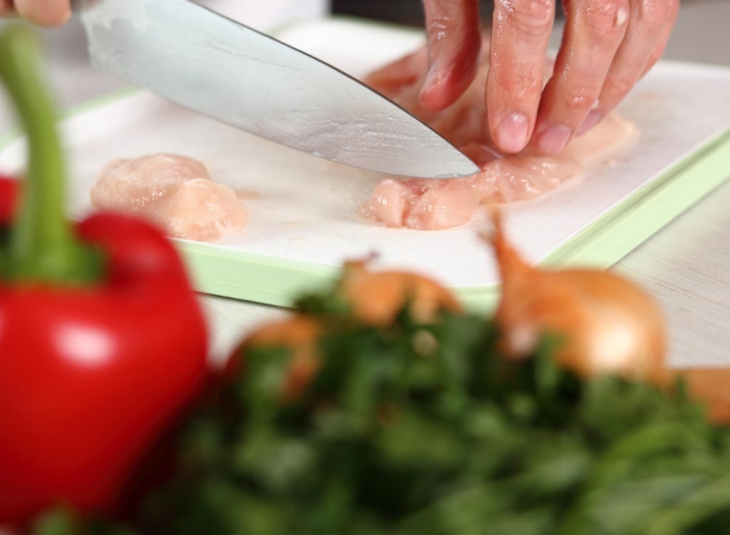 Plastic cutting board