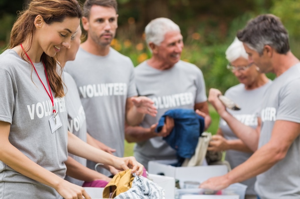 people volunteering volunteer