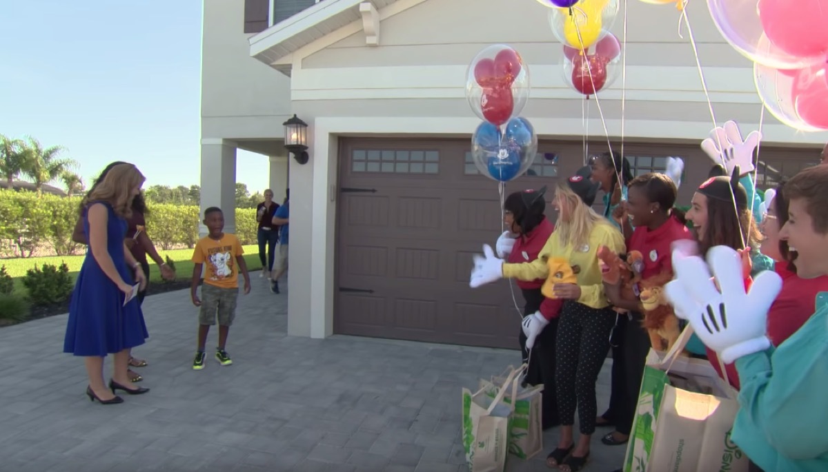 disney surprises boy with a invitation to disney world, heartwarming photos