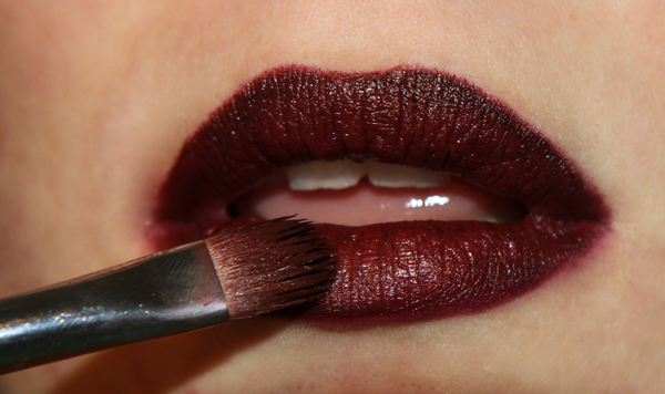 best-ways-to-wear-dark-lipstick-05