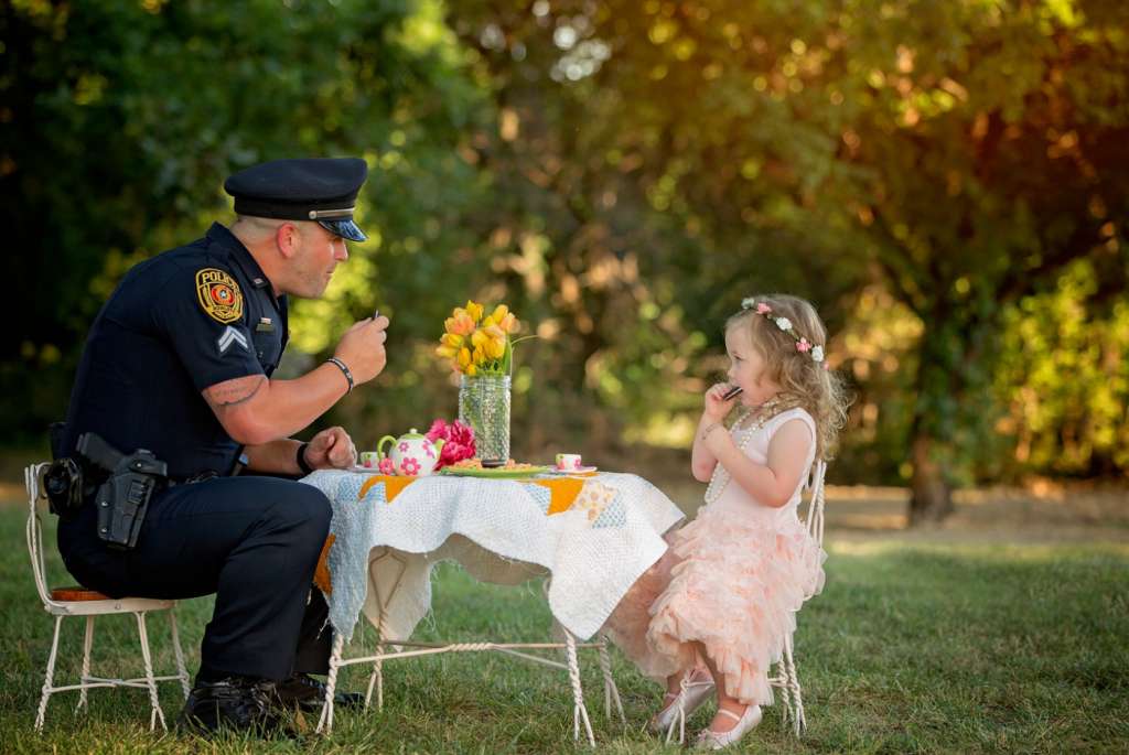 tea-party-for-the-policeman-who-saved-her-life-08