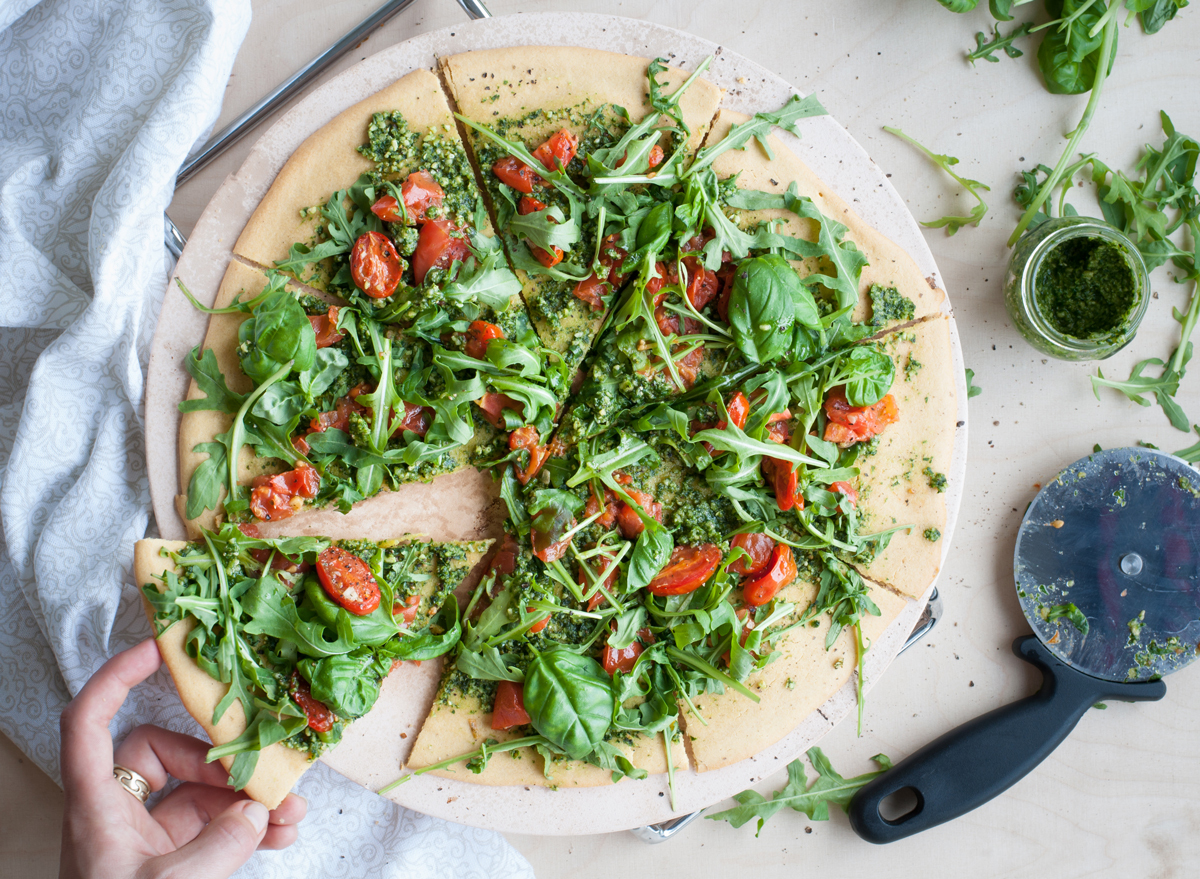 Vegan pesto pizza tomato arugula