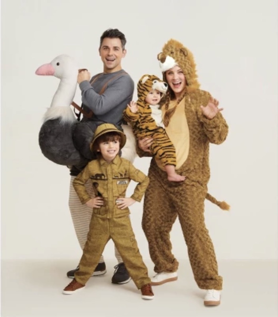 family in animal costumes, family halloween costumes