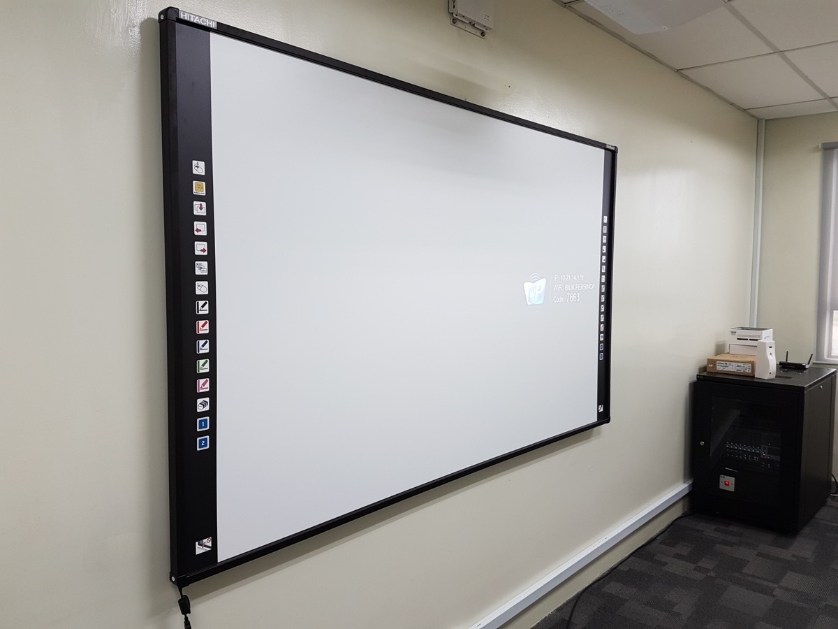 A SMART Board in a Classroom Ways Going Back to School is Different