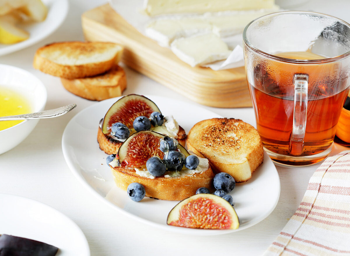 tea with toast and berries