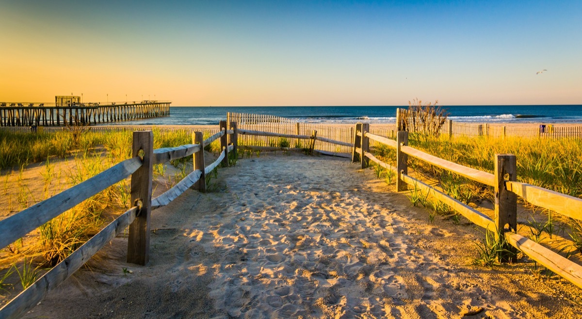 landscape photo of a beach in Ventnor City, New Jersey