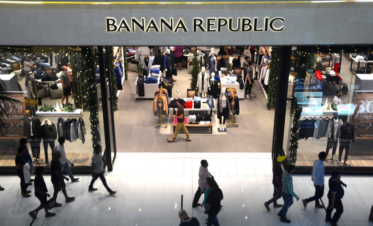 Banana Republic Store {Stores with Spring Markdowns}