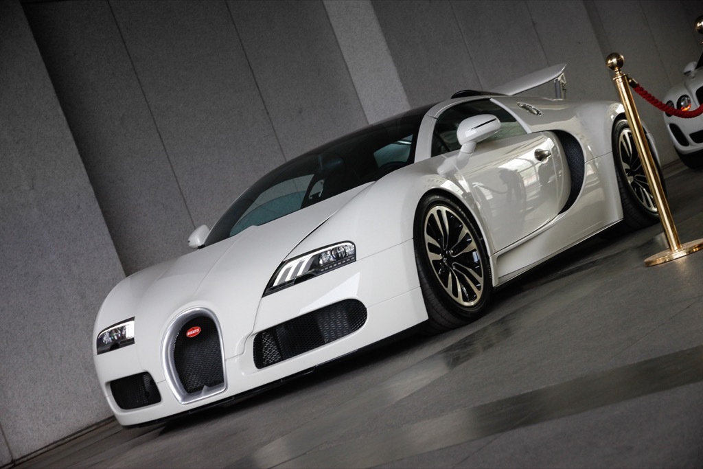 Insanely fast cars bugatti