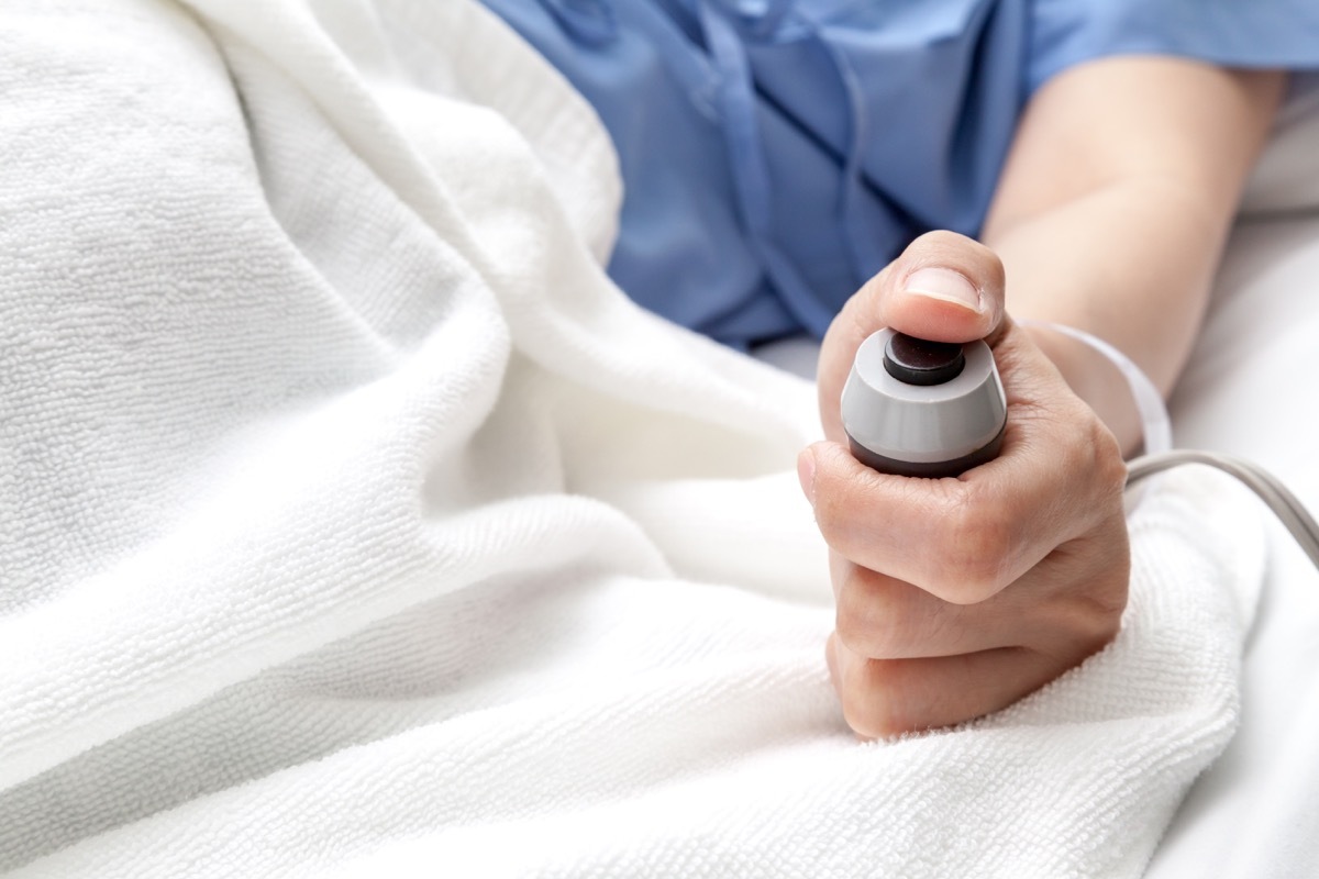 Patient press the help button for nurse calling in case of emergency in the hospital